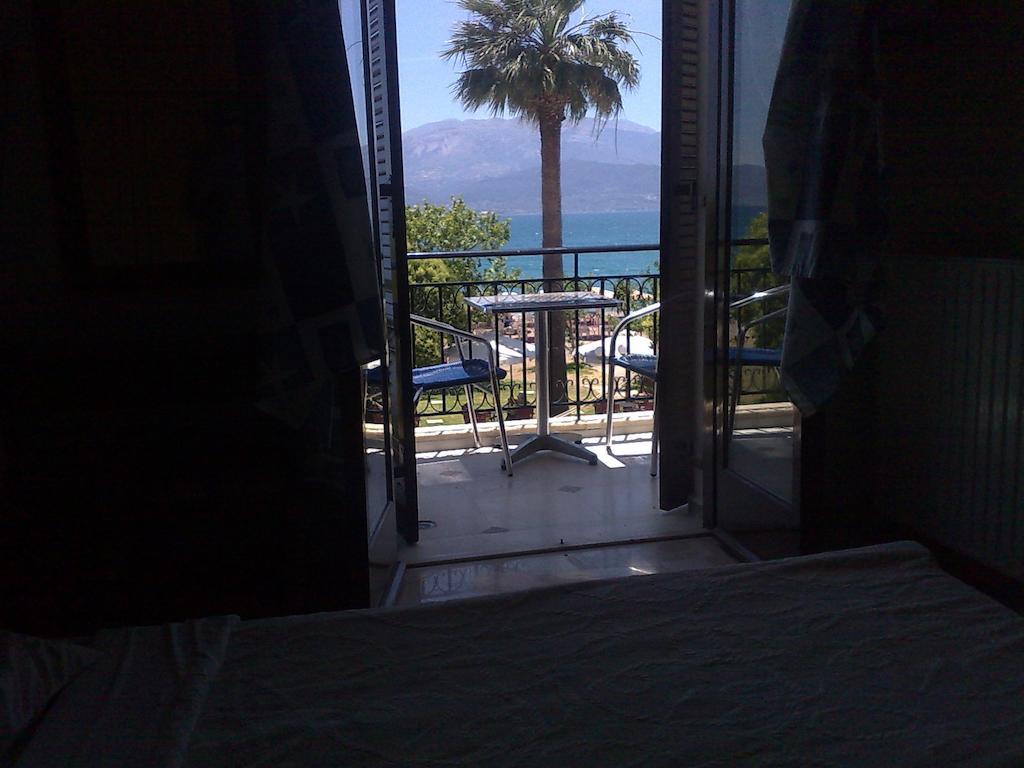 Regina Hotel Nafpaktos Zimmer foto